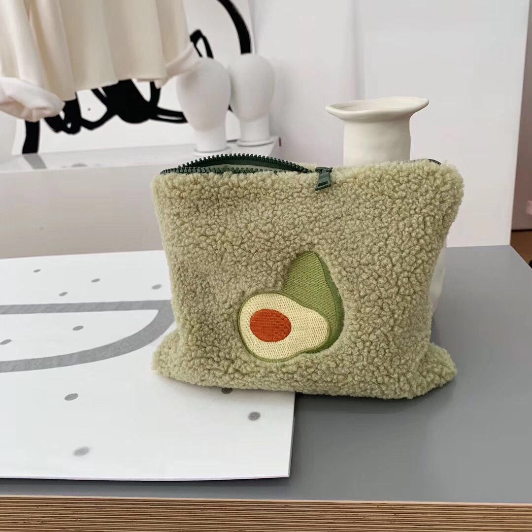 Portable Aavocado Lamb Carries a Makeup Bag