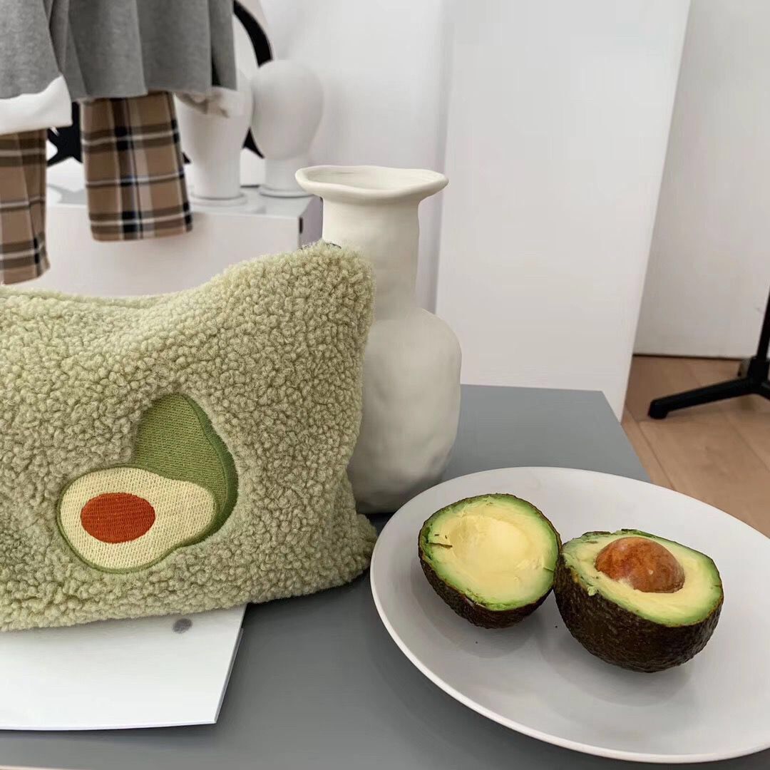 Portable Aavocado Lamb Carries a Makeup Bag