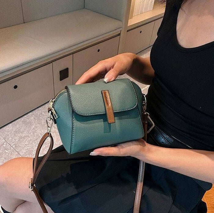 Women's Crossbody Bag New Small Bag Mobile Phone Bag Versatile Shoulder Bag Shell Bag Trendy Hot Mobile Phone Bag Versatile Shoulder Bag Exquisite Genuine Leather Texture Small Bag