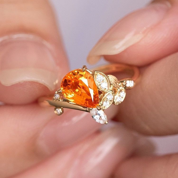 Droplet Type Inlaid Diamond Women's Ring